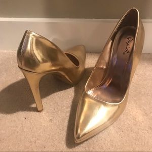 Gold Pumps